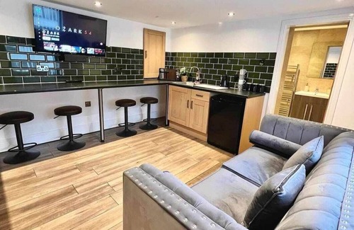 St George's Quarter Apartment | Huge 3 Bed Apartment City Center - Sleeps 11