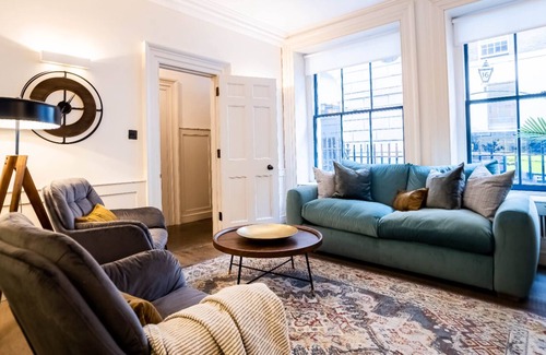Bishopsgate Apartment | Huge 4BR Home near Liverpool St Station