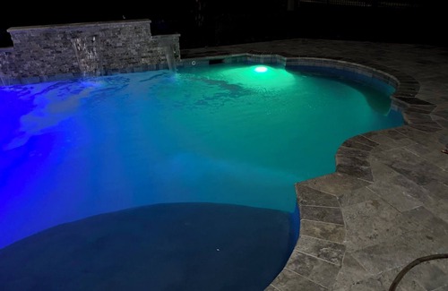 Sunshine House | Huge 5 bedroom in Baton Rouge with Pool, Theatre 55m to New Orleans Super Bowl