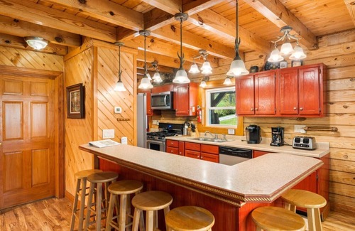 Byrdstown Cabin | Huge 8 BR Lodge - Hot Tub, Fire Pit, Ping Pong