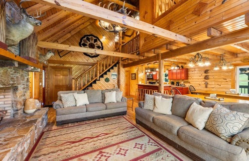 Byrdstown Cabin | Huge 8 BR Lodge - Hot Tub, Fire Pit, Ping Pong