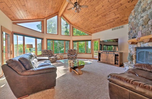 Bellaire House | Huge Bellaire Home on Cedar River Golf Course