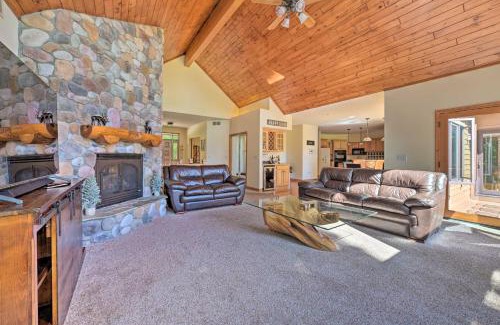 Bellaire House | Huge Bellaire Home on Cedar River Golf Course