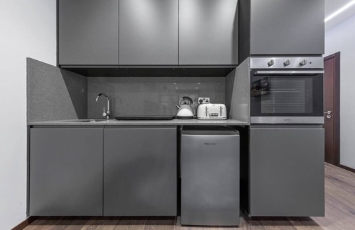 Golders Green Apartment | Huge Cosy Studio Family Sleeps 4 North West London