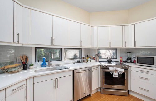 College Hill House | Huge historic Eastside home - walk to Brown, RISD