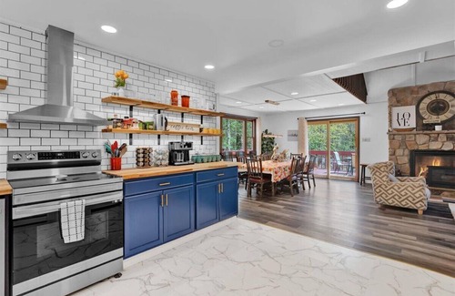 Lake Harmony Estates House | Huge Hot Tub - Game Room