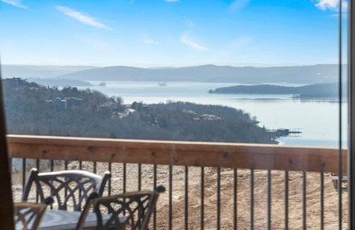 Indian Point Cabin | Huge Lakeview Getaway w/Fun Arcades, Ping Pong Free Silver Dollar City Tickets Community Amenities!