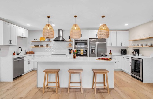 Palma Sola House | Huge Luxurious Pool House: Fully Renovated Fire Pit, Pool, near AMI & IMG