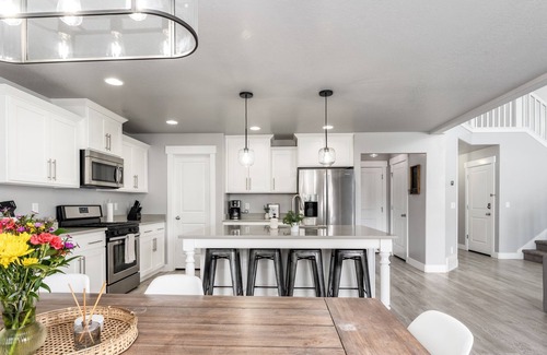 Saratoga Springs House | HUGE YARD Centrally Located Fully-Fenced & Parks!
