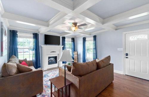 Clarksville House | Huge Yard & Patio Near Downtown - Sage Cottage