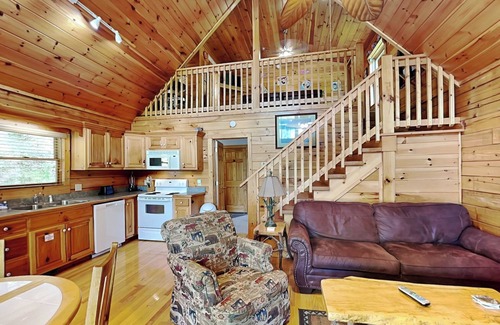 Black Bear Falls Cabin | Hugs 'N Kisses
