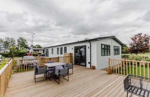 Moffat Ski Chalet | Humberston Fitties Beach House Retreat