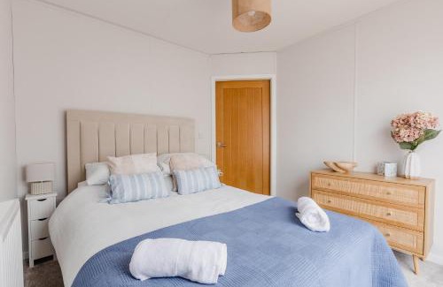Moffat Ski Chalet | Humberston Fitties Beach House Retreat