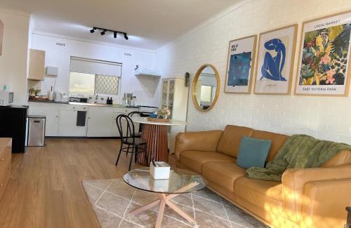 East Victoria Park Apartment | Humble & Cosy, in the Heart of East Vic Park