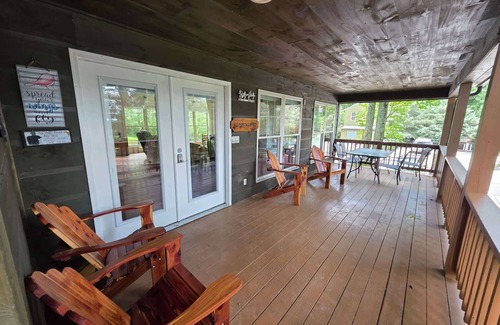 Bryant Cabin | Hummingbird Cabin with a private hot tub!