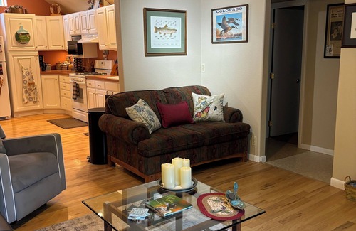 Colorado Springs Cottage | Hummingbird Guest Cottage on Black Forest Ranch