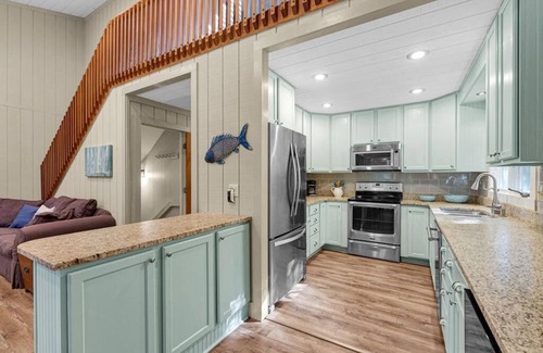 Macon House | Hummingbird Haven on Lake Gaston| 3 Night Minimum Peak Season!