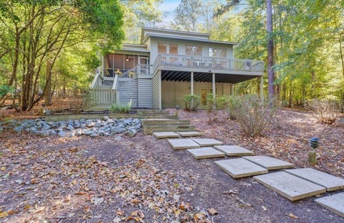 Macon House | Hummingbird Haven on Lake Gaston| 3 Night Minimum Peak Season!
