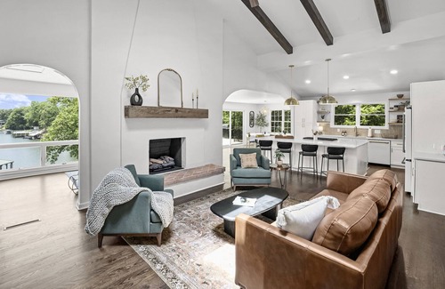 Barium Springs House | Hummingbird Home| Organic bedding & Mattresses| Non-toxic cleaners | Sleeps 14