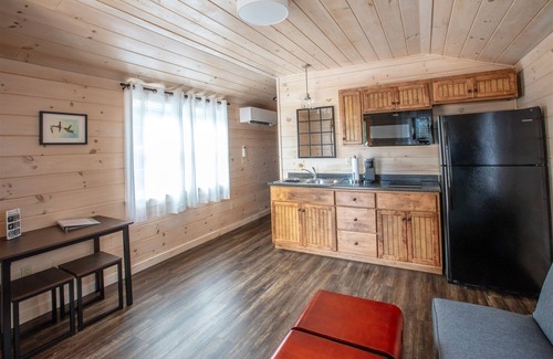 North Sebago Cabin | HUMMINGBIRD - RESORT WITH 12 PROPERTIES. NATURAL POND FOR SWIMMING. CAFE ON SITE