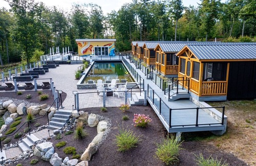 North Sebago Cabin | HUMMINGBIRD - RESORT WITH 12 PROPERTIES. NATURAL POND FOR SWIMMING. CAFE ON SITE