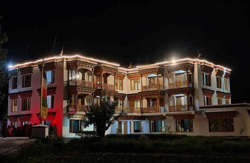 Hunder Hotel | hunder residency