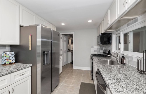 Anderson Township House | Hunley Haven Retreat – Spacious and Private 4 BDR in East Cincy!