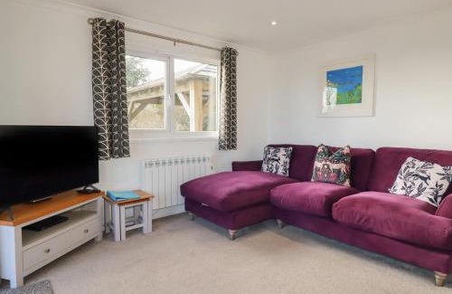 Redruth House | Hunrosa