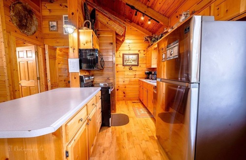 Wears Valley Cabin | Hunter Jack's - 2 Br cabin by RedAwning