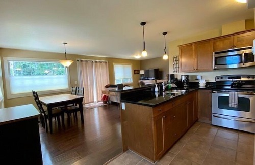 Golden Condo | Hunter's Hideaway: 1 bedroom top level, cozy mountain condo