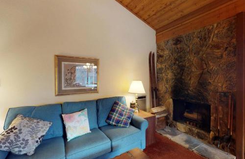 Lakeshore Apartment | Huntington Lair Condominium