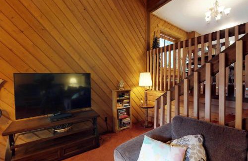 Lakeshore Apartment | Huntington Lair Condominium