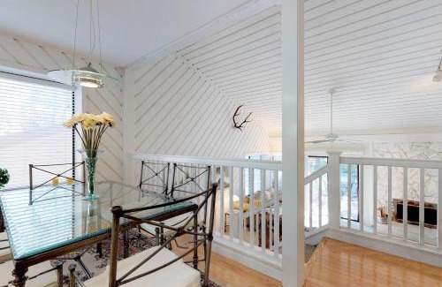 Lakeshore Apartment | Huntington Lake Condo 115