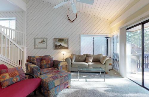 Lakeshore Apartment | Huntington Lake Condo 115