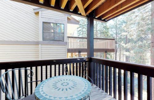 Lakeshore Apartment | Huntington Lake Condo 115