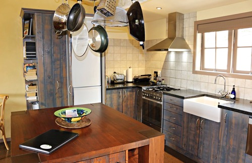 Cambridge Hotel | Huntington Stables Retreat Accommodation