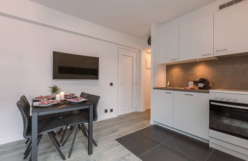 Heist Apartment | Huswell - Spacious Sunny Apartment w/Huge Terrace