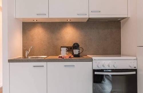 Heist Apartment | Huswell - Spacious Sunny Apartment w/Huge Terrace