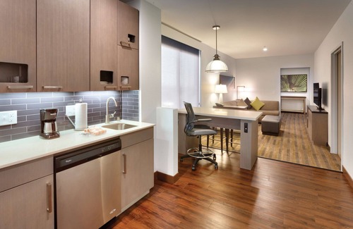 Anaheim Resort Hotel | Hyatt House at Anaheim Resort/Convention Center