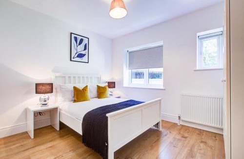 Beverley Apartment | Hybrid Resi - London, New Malden near Richmond - Wimbledon