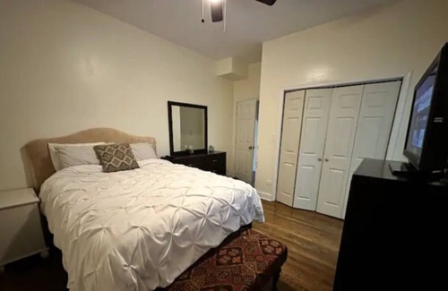 Grand Boulevard Apartment | Hyde Park Spacious Gem