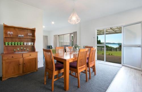 Athenree House | Hydrangea Cottage