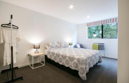 Athenree House | Hydrangea Cottage