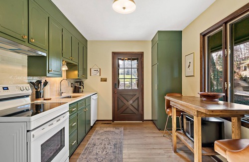 Nebo House | Hydrangea Haus on Lake James | Waterfront Cottage with Private Dock!