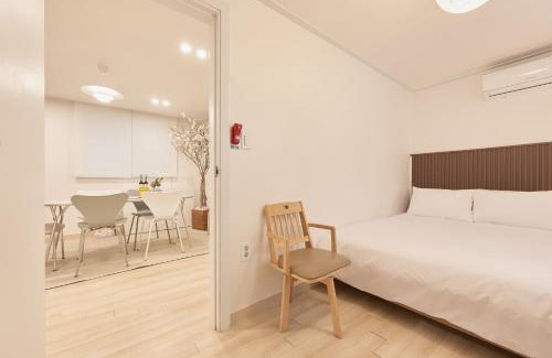 Jongno Apartment | Hyehwamun Myeongdong Stay, 3 min to Naksan Park, 8 min to DDP, 10 min to Gyeongbokgung, Daehak-ro, place for 6p