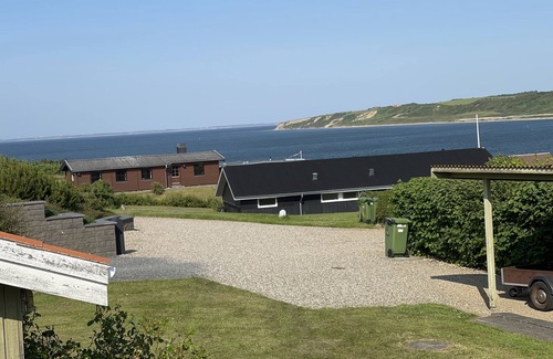 Lemvig House | Hyggelig ældre Udsigts Sommerhus 100m fra badestrand