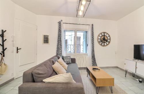 Beaucaire Apartment | Hyper Centre Terrasse Wifi La Pierre d'Histoire