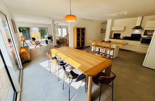 La Fuye-Velpeau House | Hypercentre house 100 m from station, spacious, 4 suites, 2 free parking spaces