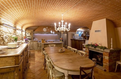Vorno Villa | I Concari - Four Bedroom Villa, Sleeps 8