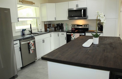 Deltona Lakes House | I wish you were here! Charming Close 2 Orlando,Daytona,NSB relax,fun, 8 guests!